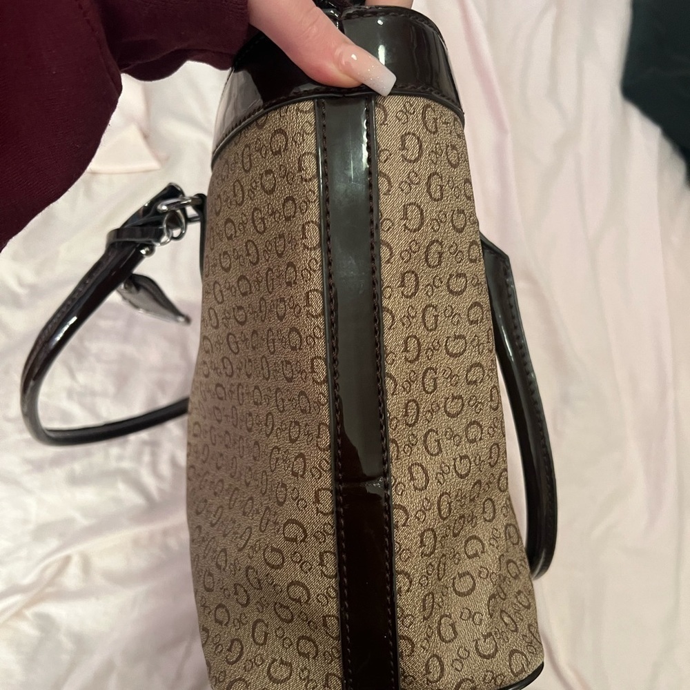 GUESS Tote - Picture 8 of 10